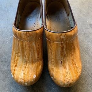 Tan dansko size 36